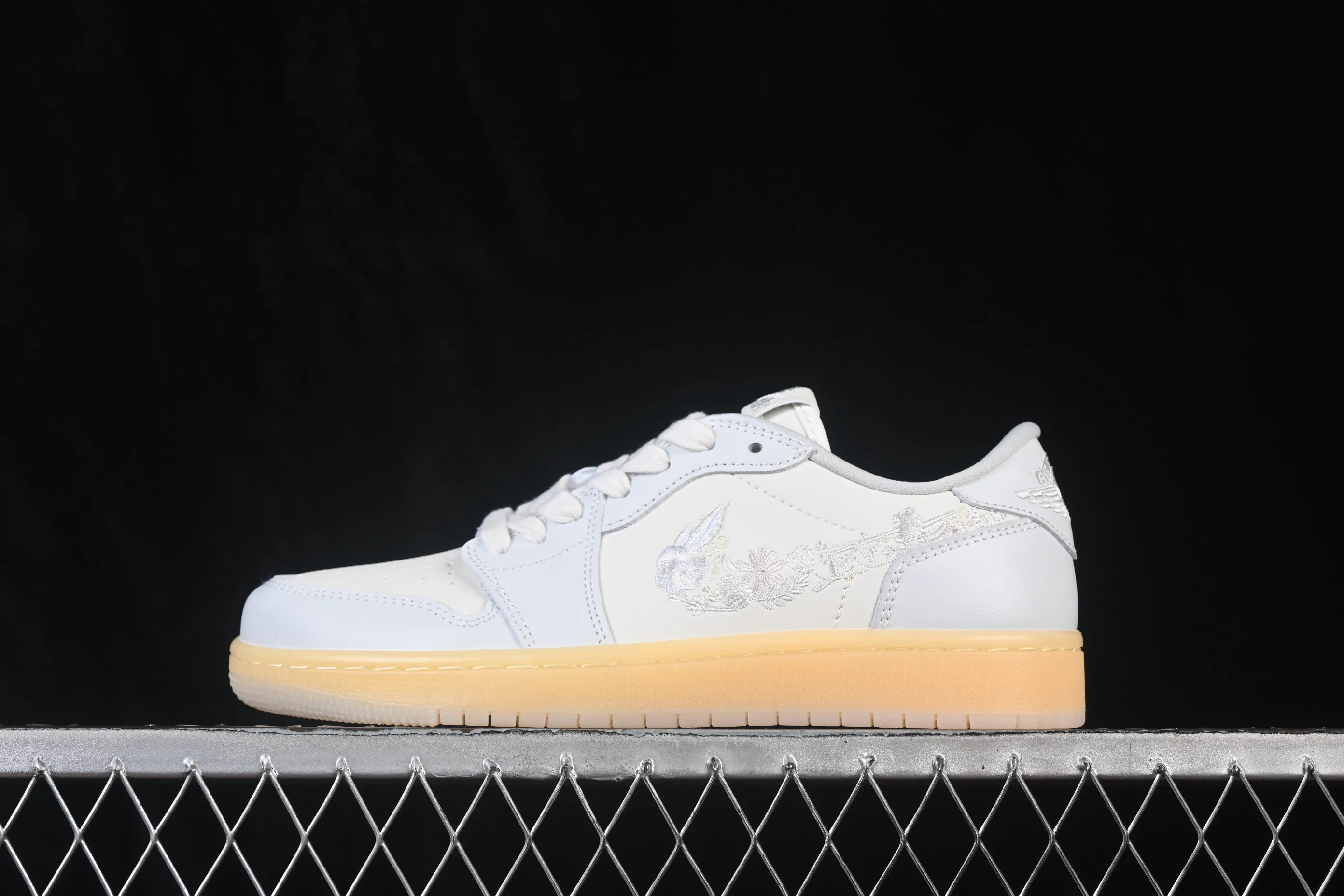 All categories Air Jordan Jordan series basketball shoes Air Jordan 1 Low Air Jordan 1 Low "Floral Swoosh" AJ1 Joe 1 flower embroidery low-top cultural casual sneakers IF4391-100